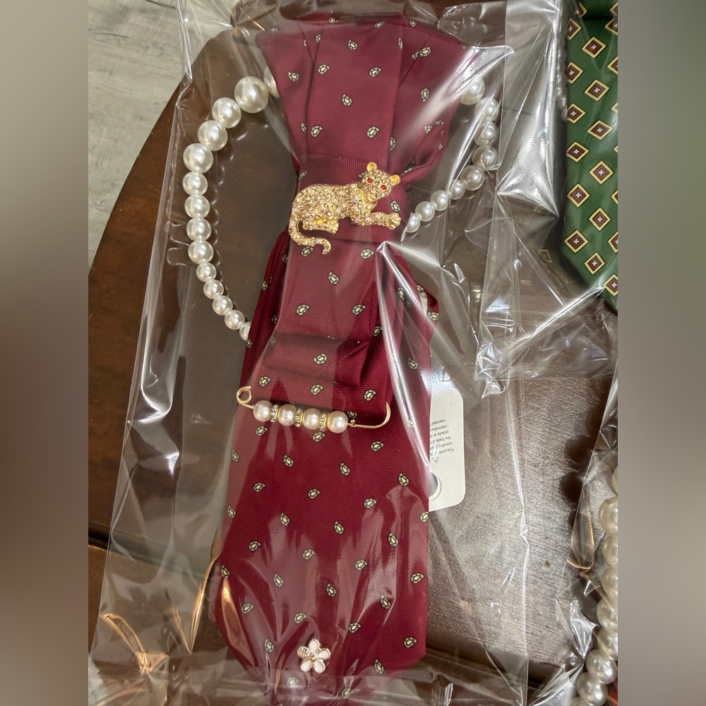 Upcycle Elegant Burgundy Tie necklace with Pearl Brooch